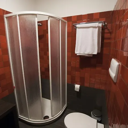 לינה וארוחת בוקר Imperial