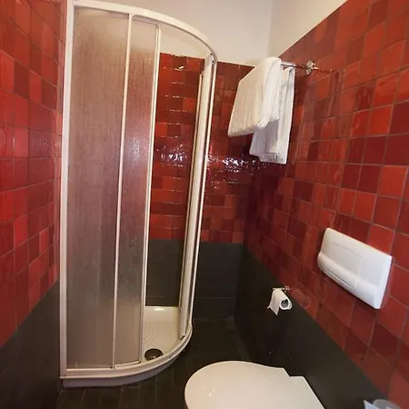 לינה וארוחת בוקר Imperial